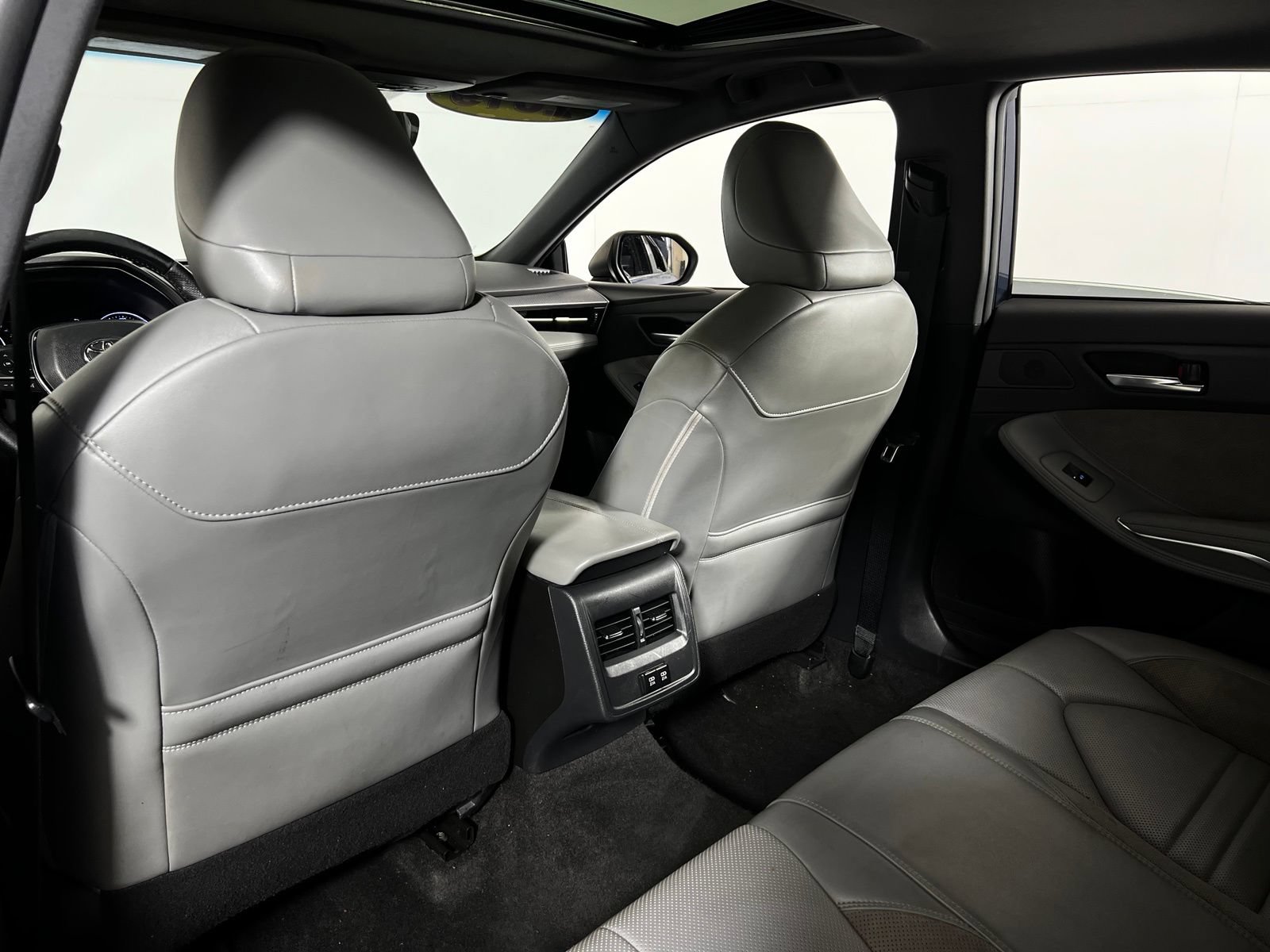 Used 2019 Toyota Avalon XSE FWD image 23