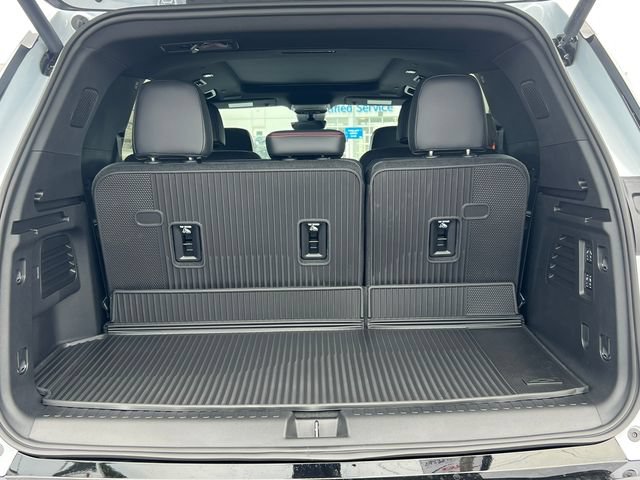 New 2026 Chevrolet Traverse RS w/ LPO, Floor Liner Package AWD/4WD image 39