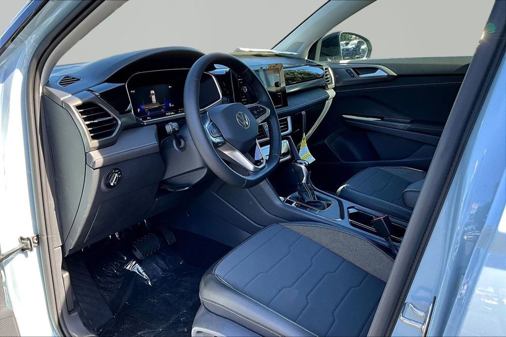 New 2026 Volkswagen Taos SE FWD image 18