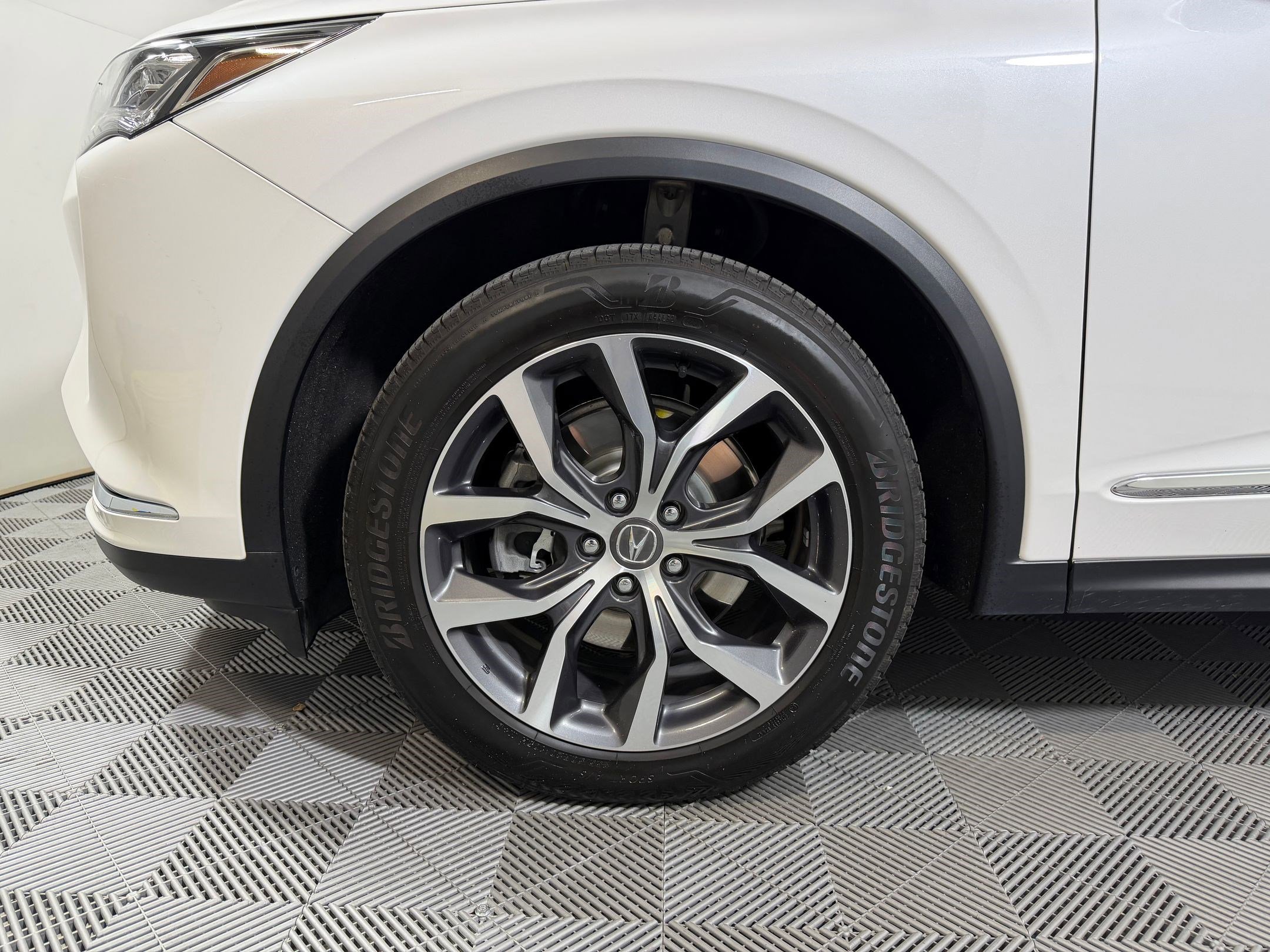 Used 2024 Acura MDX SH-AWD w/ Technology Package image 9