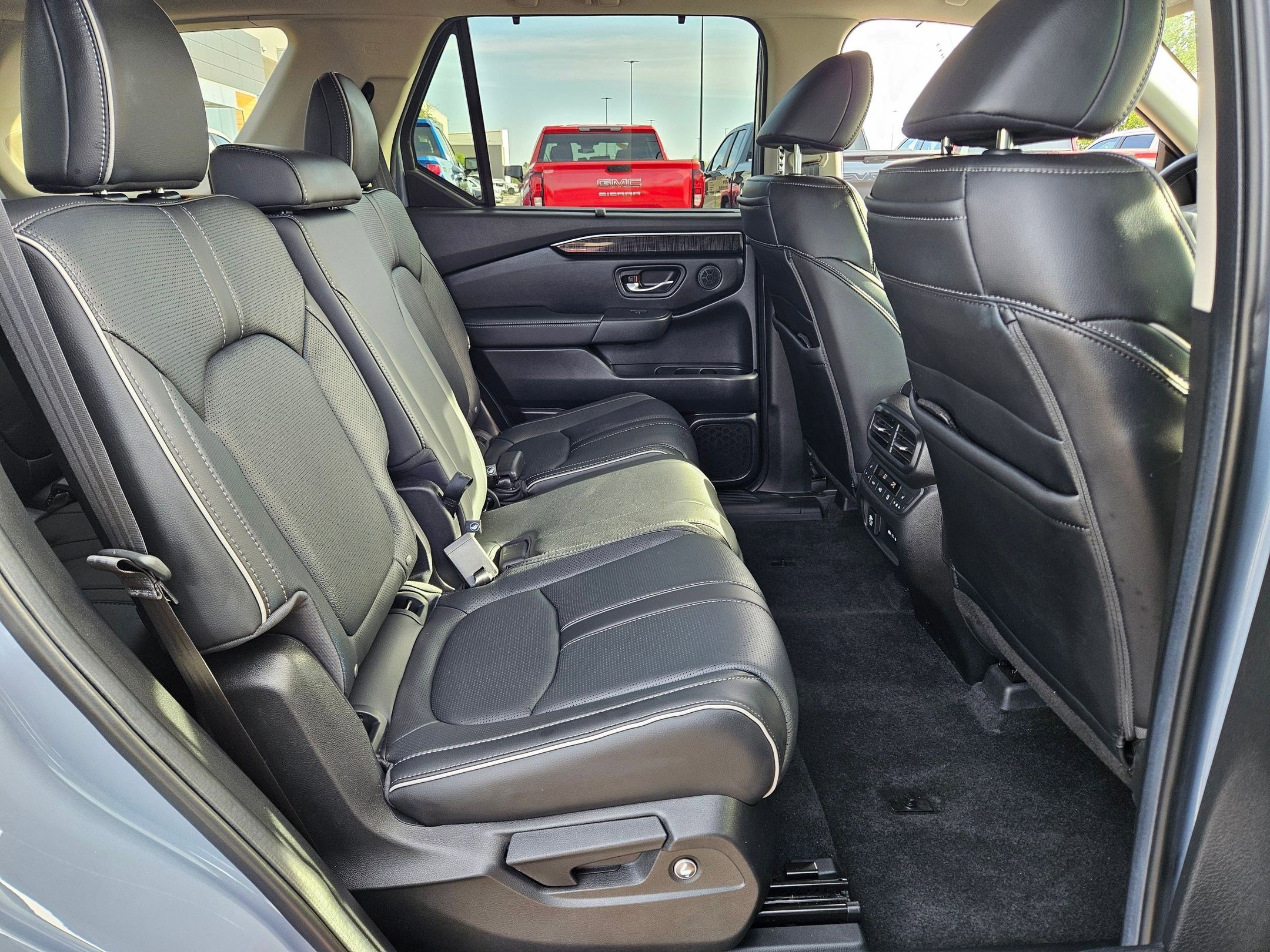 Used 2025 Honda Pilot Elite image 26