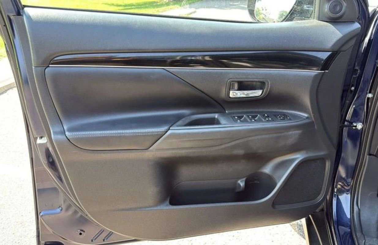 Used 2020 Mitsubishi Outlander SE AWD/4WD image 21
