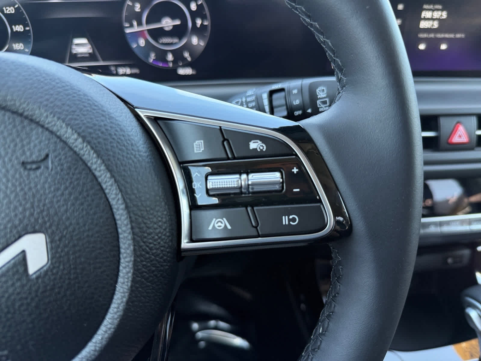 Used 2025 Kia Seltos EX w/ EX Sunroof Package image 24
