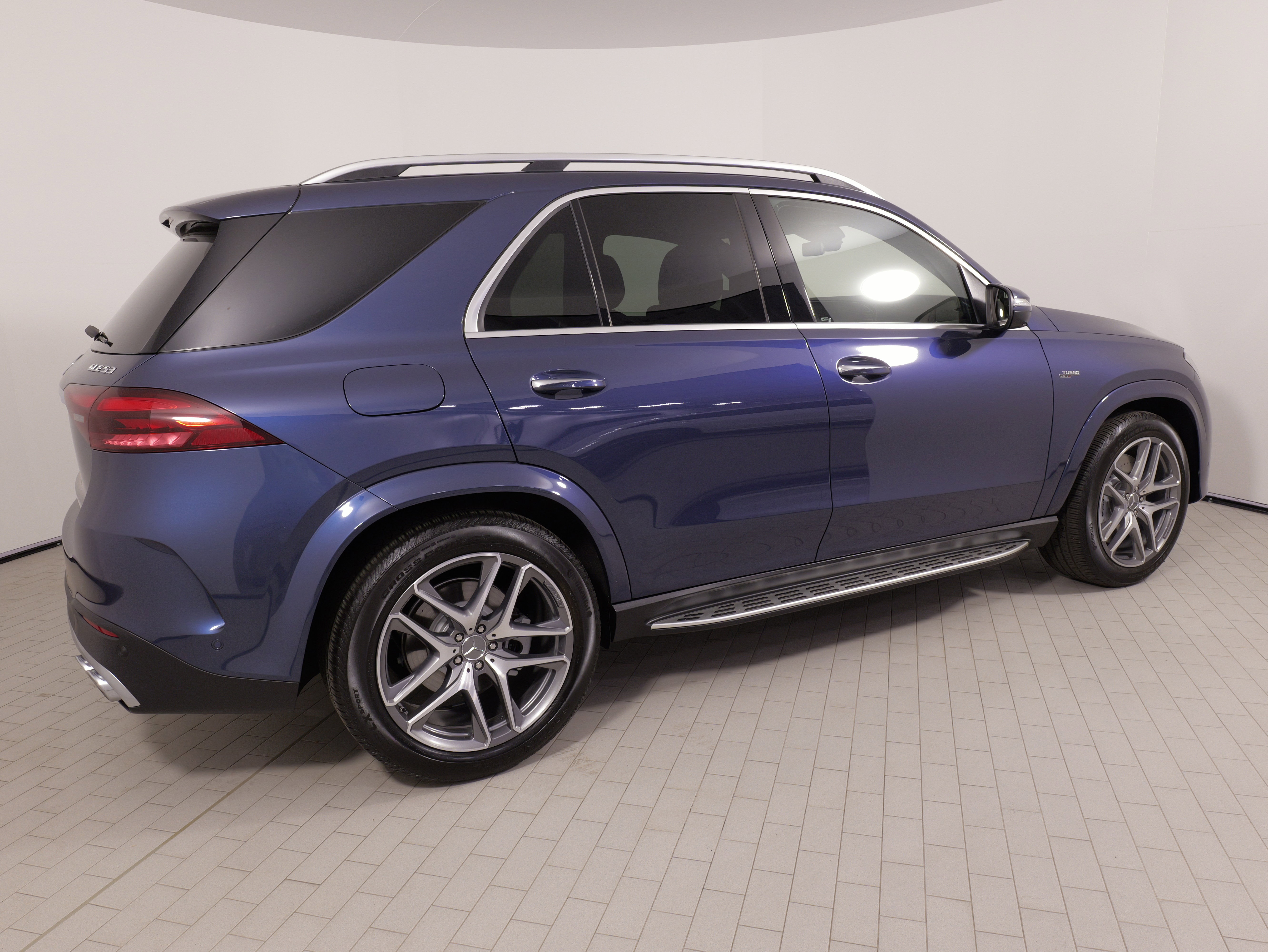 Used 2025 Mercedes-Benz GLE 53 AMG 4MATIC w/ Acoustic Comfort Package image 11