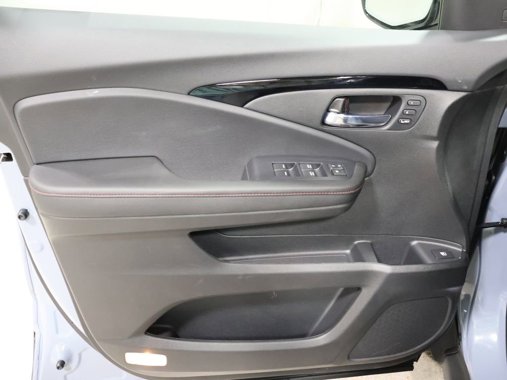 New 2026 Honda Ridgeline Black Edition image 9