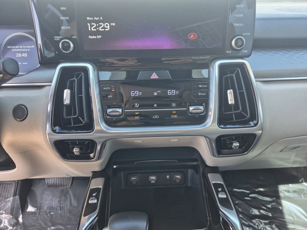 Certified 2023 Kia Sorento SX image 9