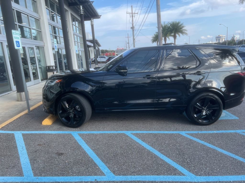 Used 2022 Land Rover Discovery S R-Dynamic image 2