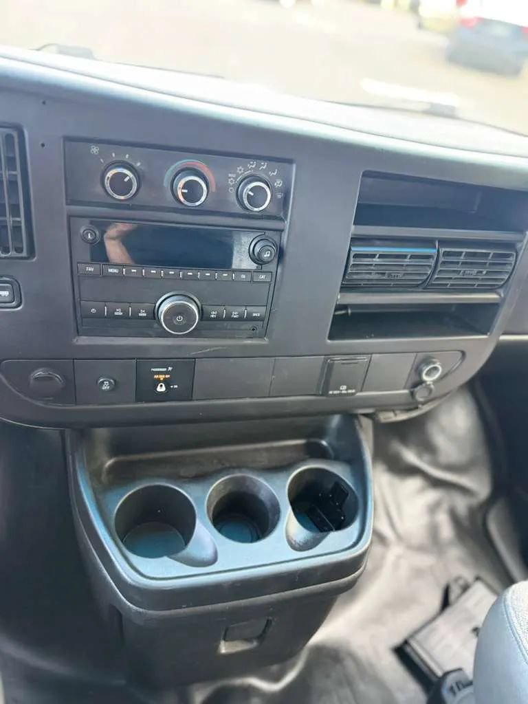 Used 2016 Chevrolet Express 3500 RWD image 16