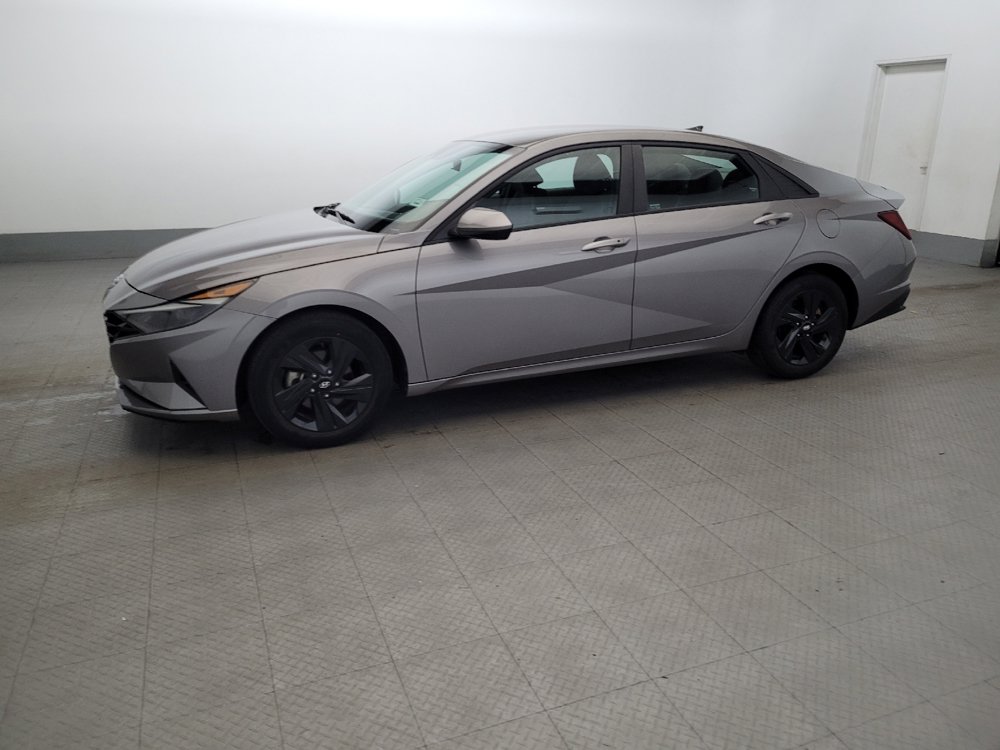 Used 2023 Hyundai Elantra SEL w/ Cargo Package FWD image 2