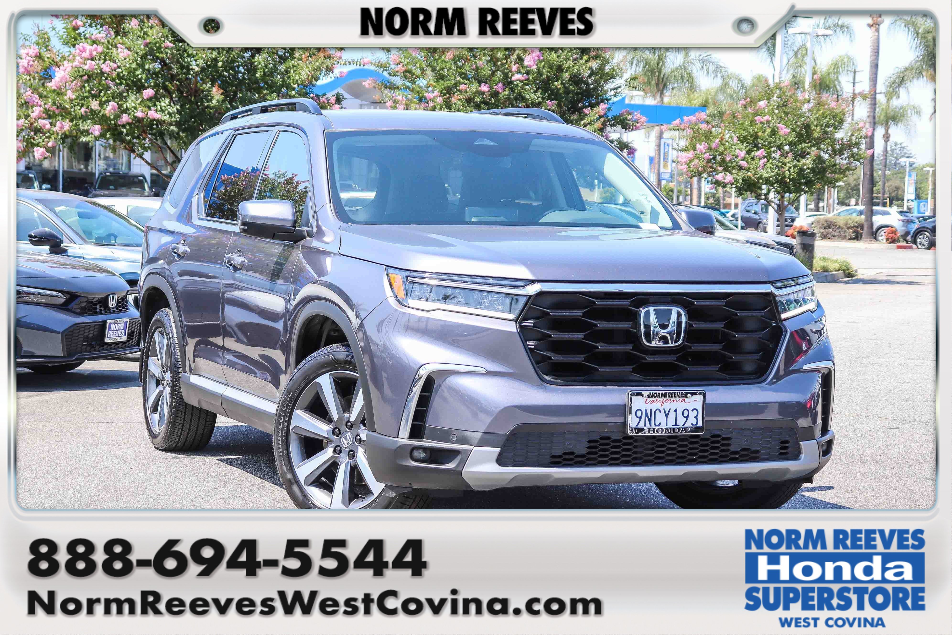 Used 2025 Honda Pilot Touring image 1