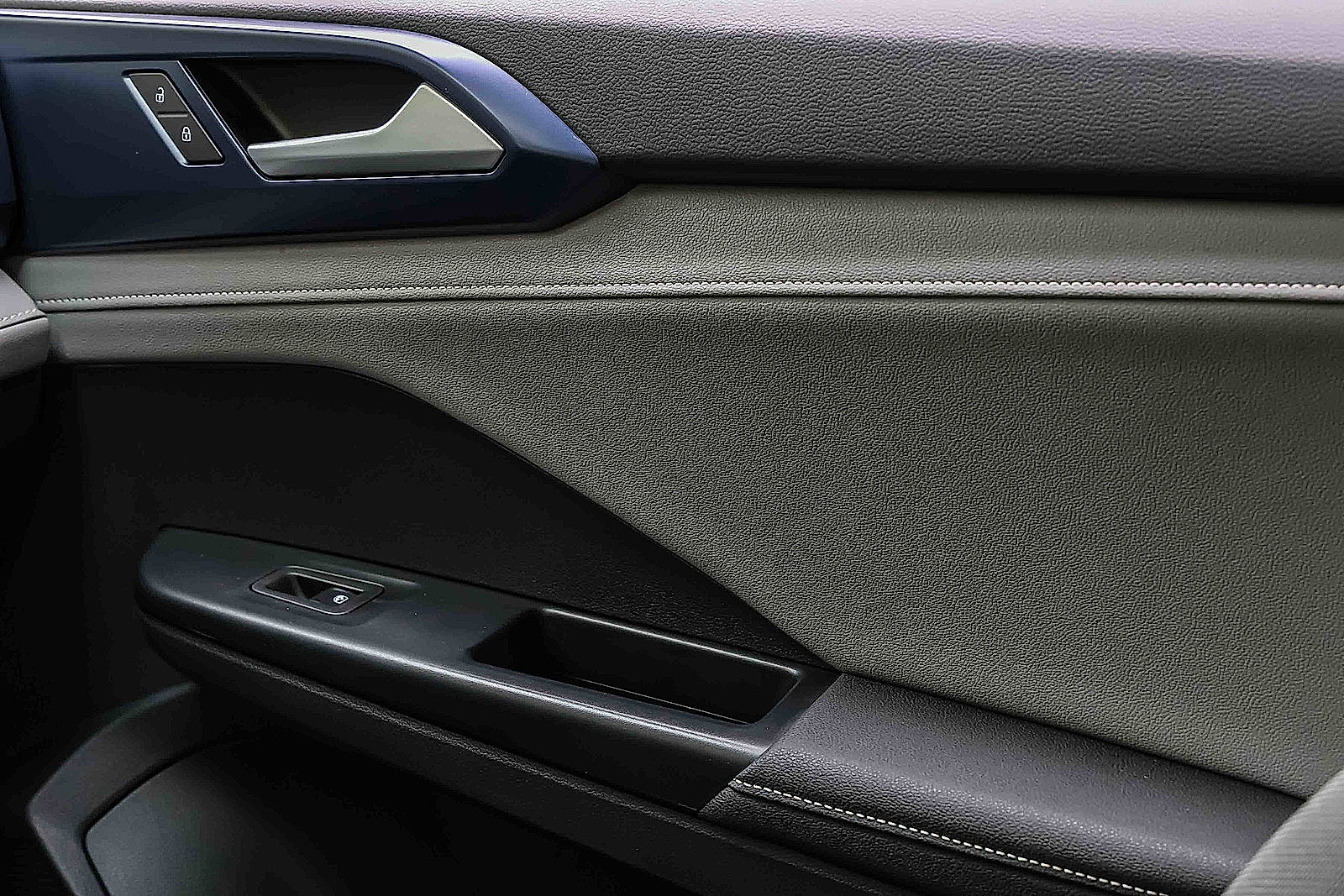 Used 2024 Volkswagen Taos SE image 16