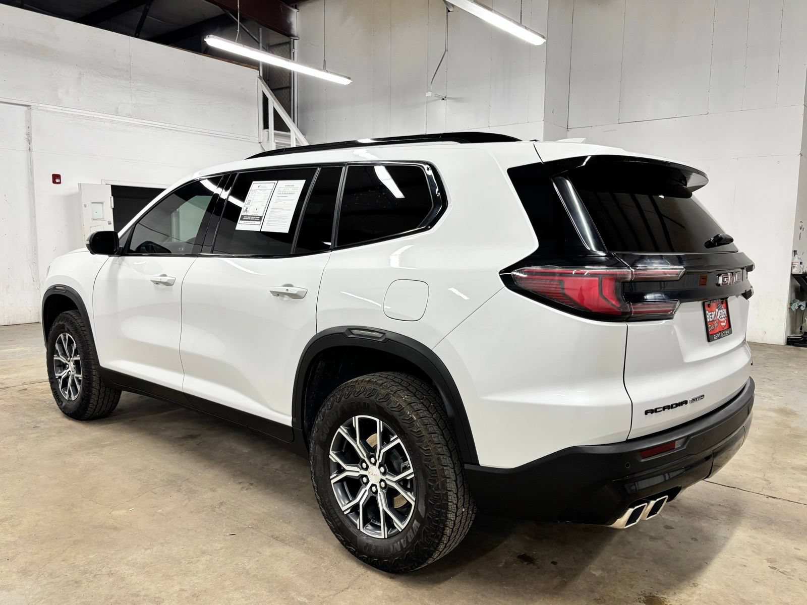 Used 2025 GMC Acadia AT4 w/ Luxury Package AWD/4WD image 5