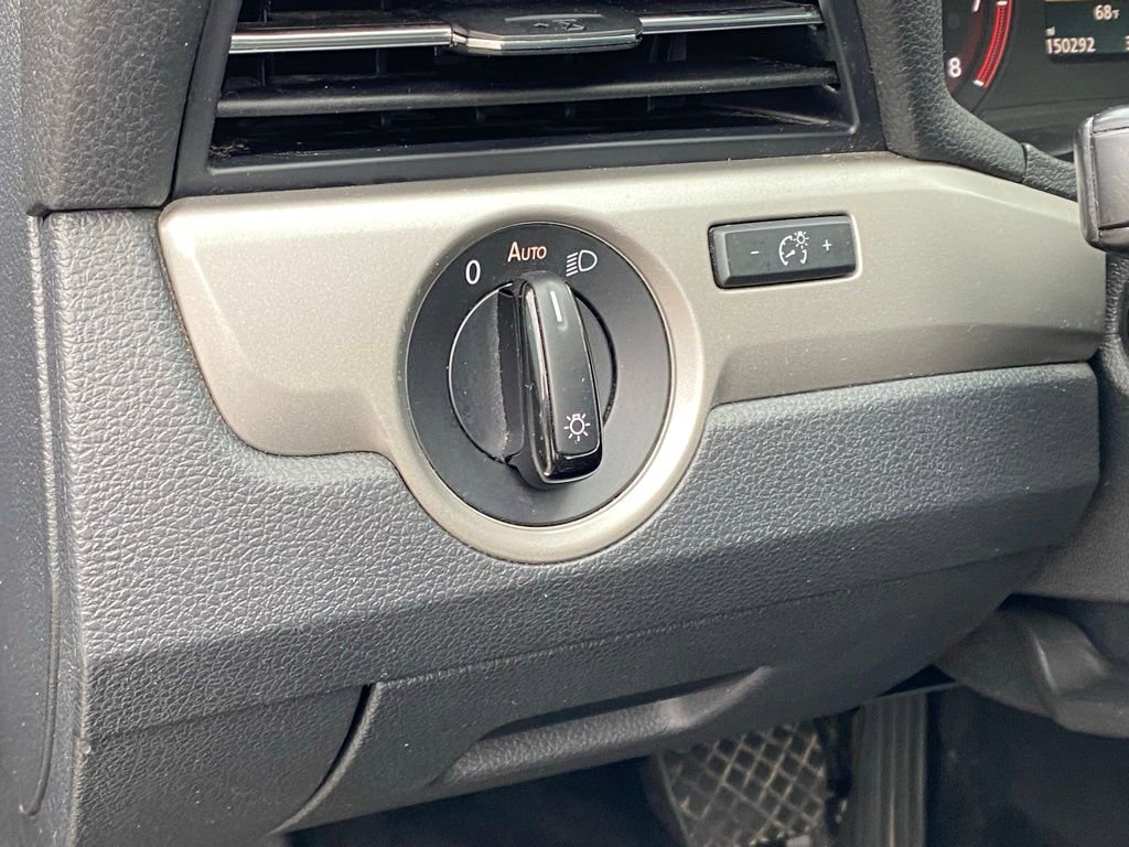 Used 2020 Volkswagen Passat 2.0T SE image 12