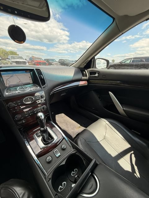 Used 2012 INFINITI G37 Convertible w/ Premium Pkg RWD image 2