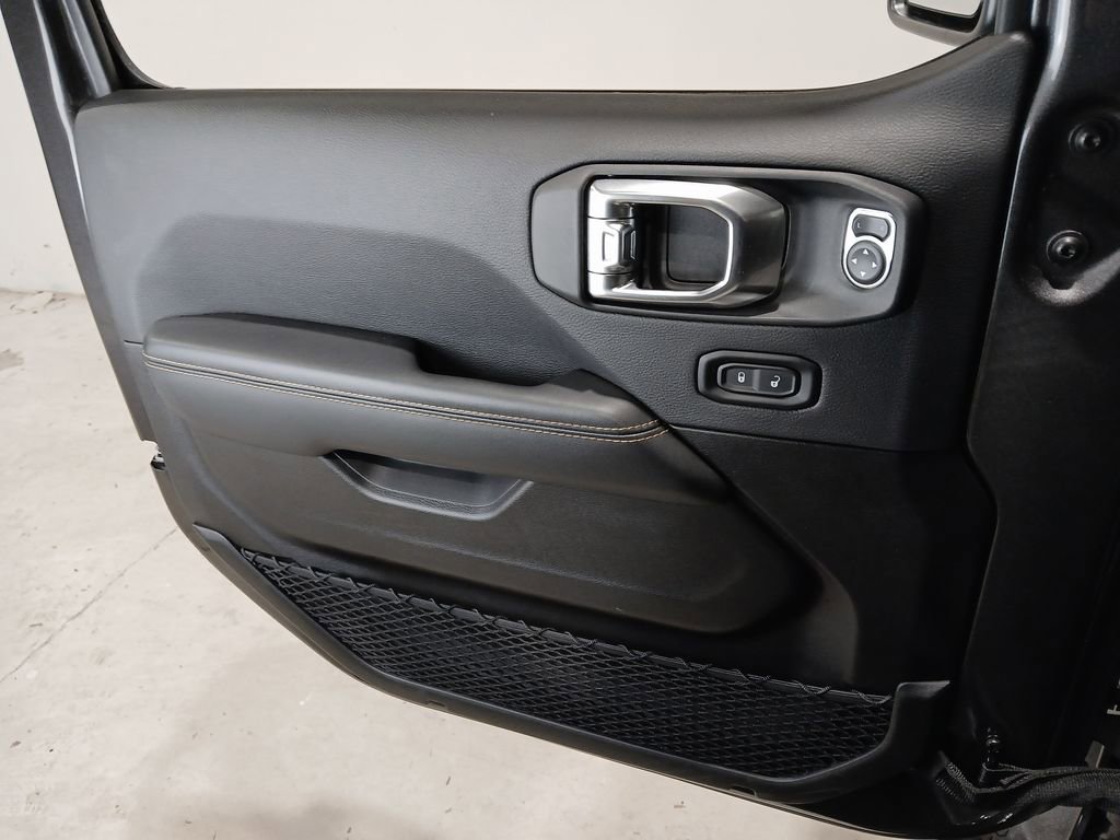 Used 2025 Jeep Wrangler Unlimited Sahara image 30