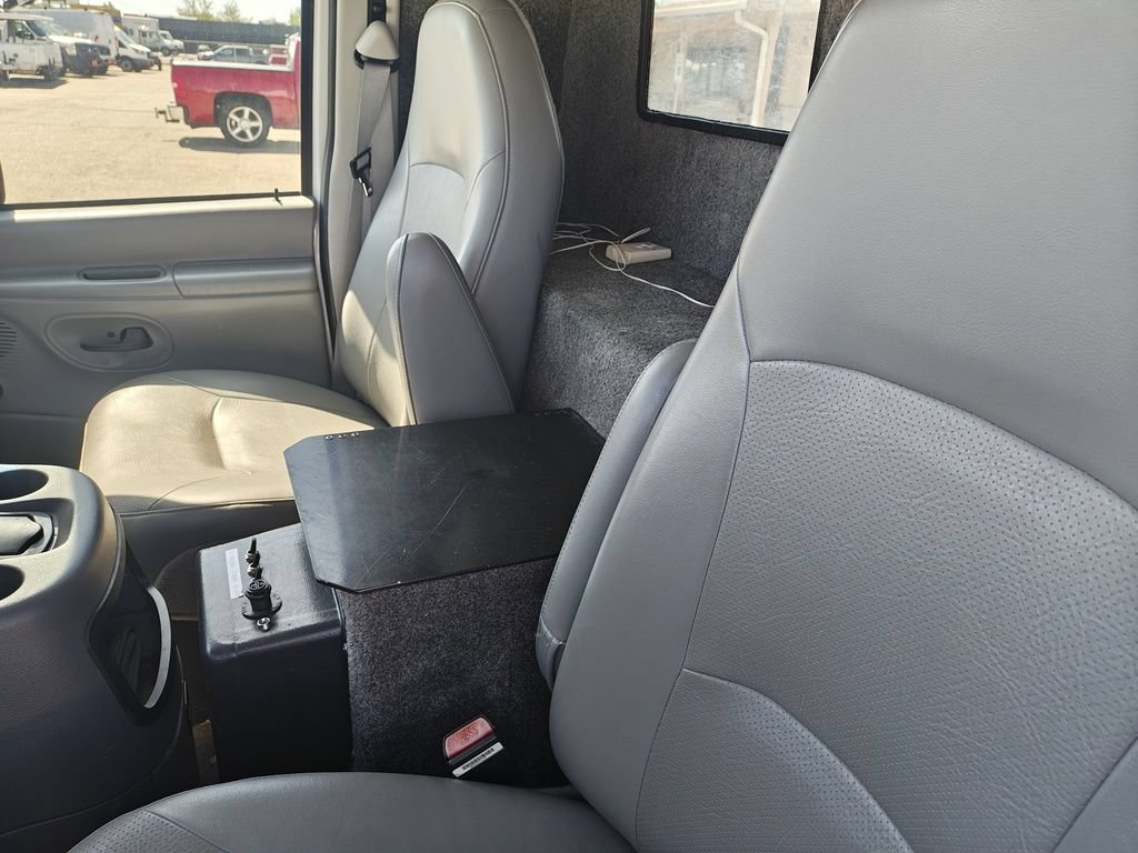 Used 2004 Ford E-250 and Econoline 250 RWD image 11