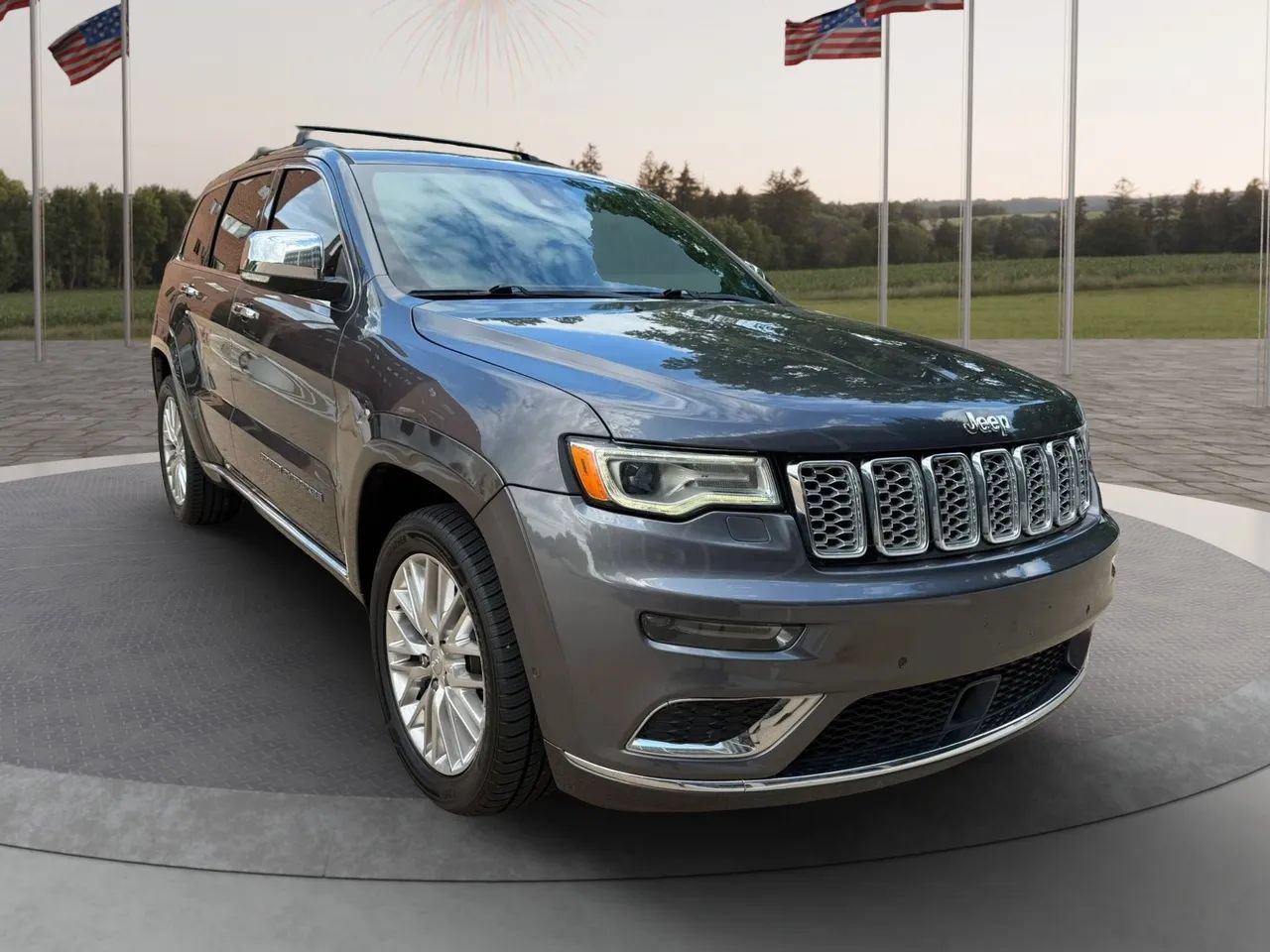 Used 2017 Jeep Grand Cherokee Summit AWD/4WD image 4