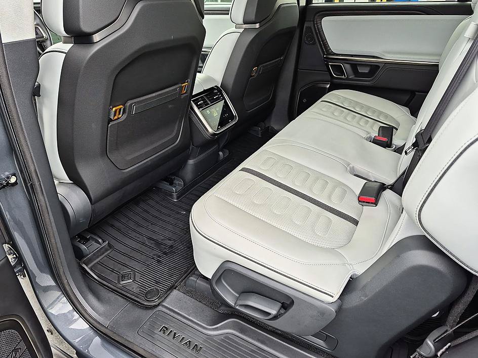 Used 2023 Rivian R1S Launch Edition Quad AWD/4WD image 27