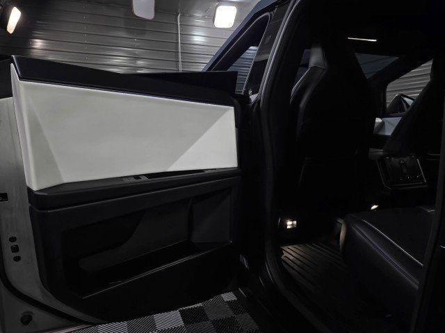 Used 2024 Tesla Cybertruck AWD Crew Cab image 36