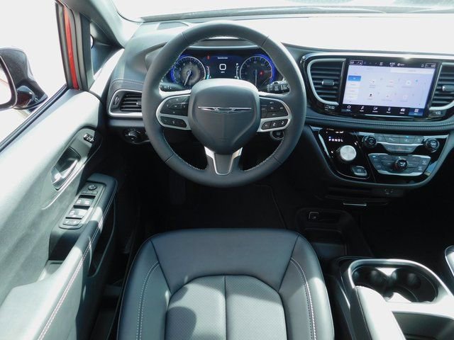New 2026 Chrysler Pacifica Select image 15