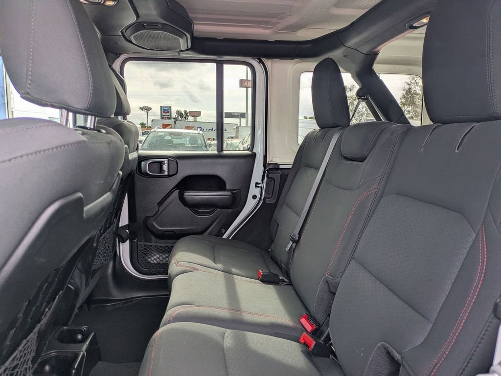 Used 2022 Jeep Wrangler Unlimited Rubicon w/ Cold Weather Group AWD/4WD image 29