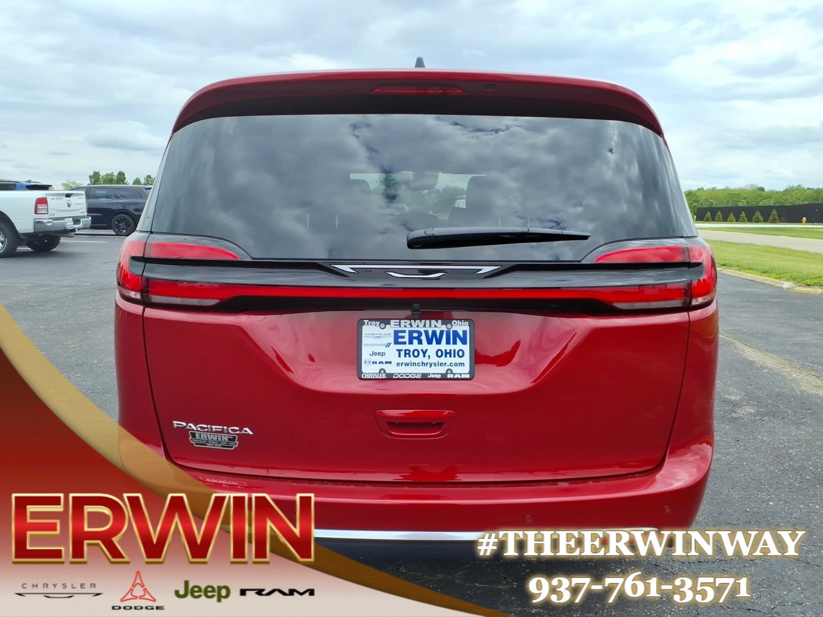 New 2027 Chrysler Pacifica Select FWD image 4