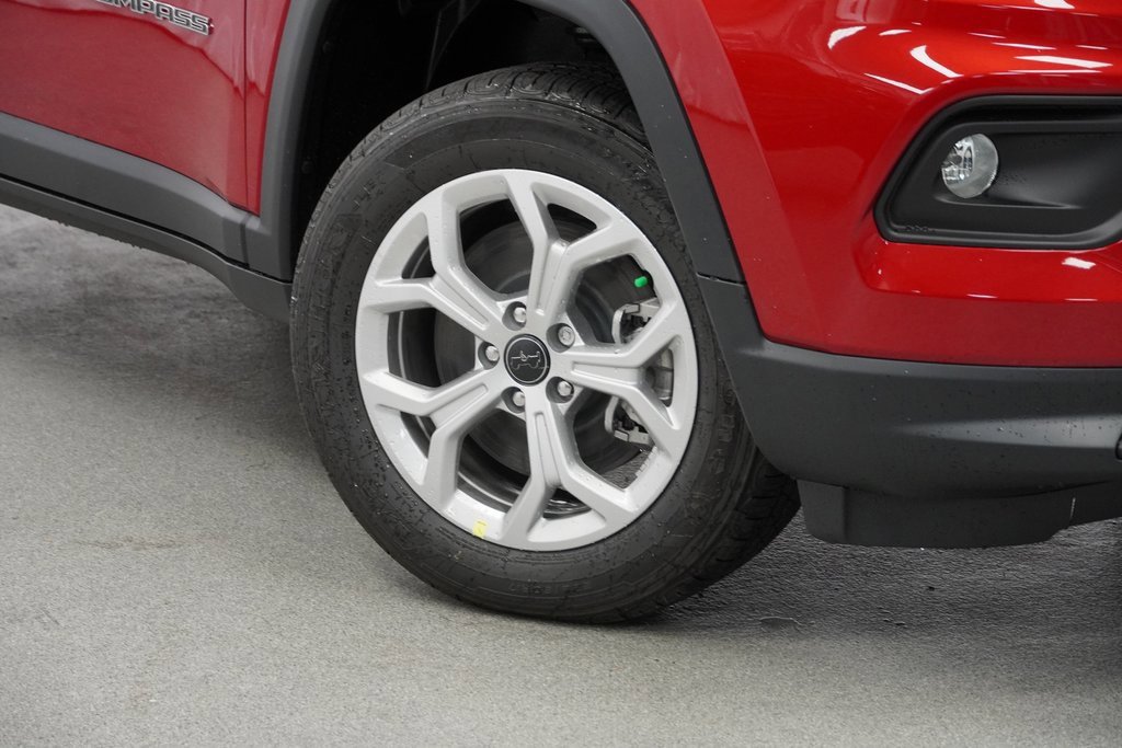 Certified 2025 Jeep Compass Latitude w/ Convenience Group image 4