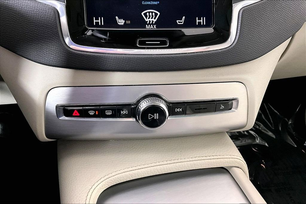 Used 2017 Volvo XC90 T6 Momentum w/ Vision Package image 34