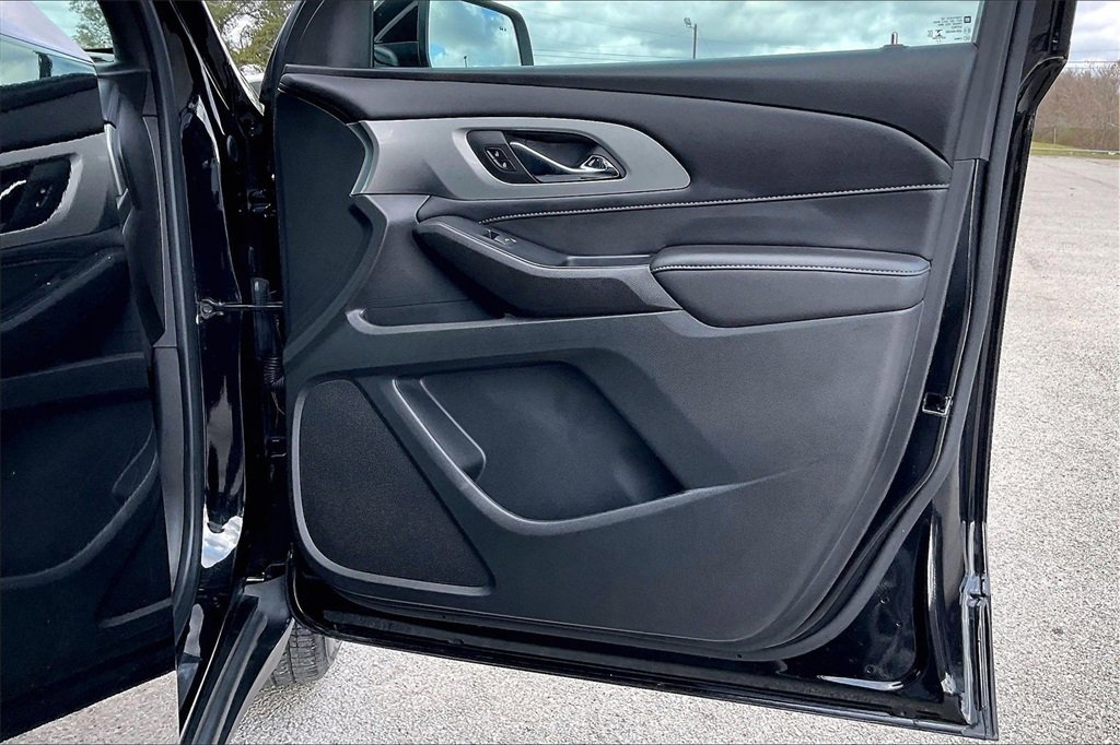 Used 2022 Chevrolet Traverse LT image 29