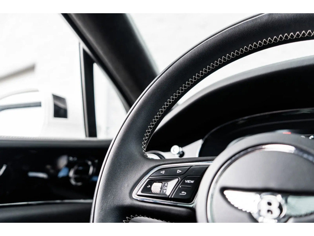 Certified 2022 Bentley Bentayga image 32