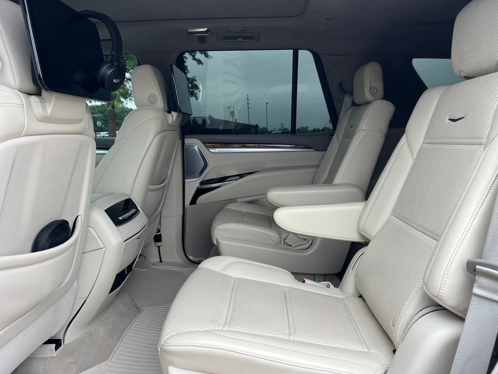Used 2025 Cadillac Escalade Sport Platinum w/ LPO, ONYX Package AWD/4WD image 4