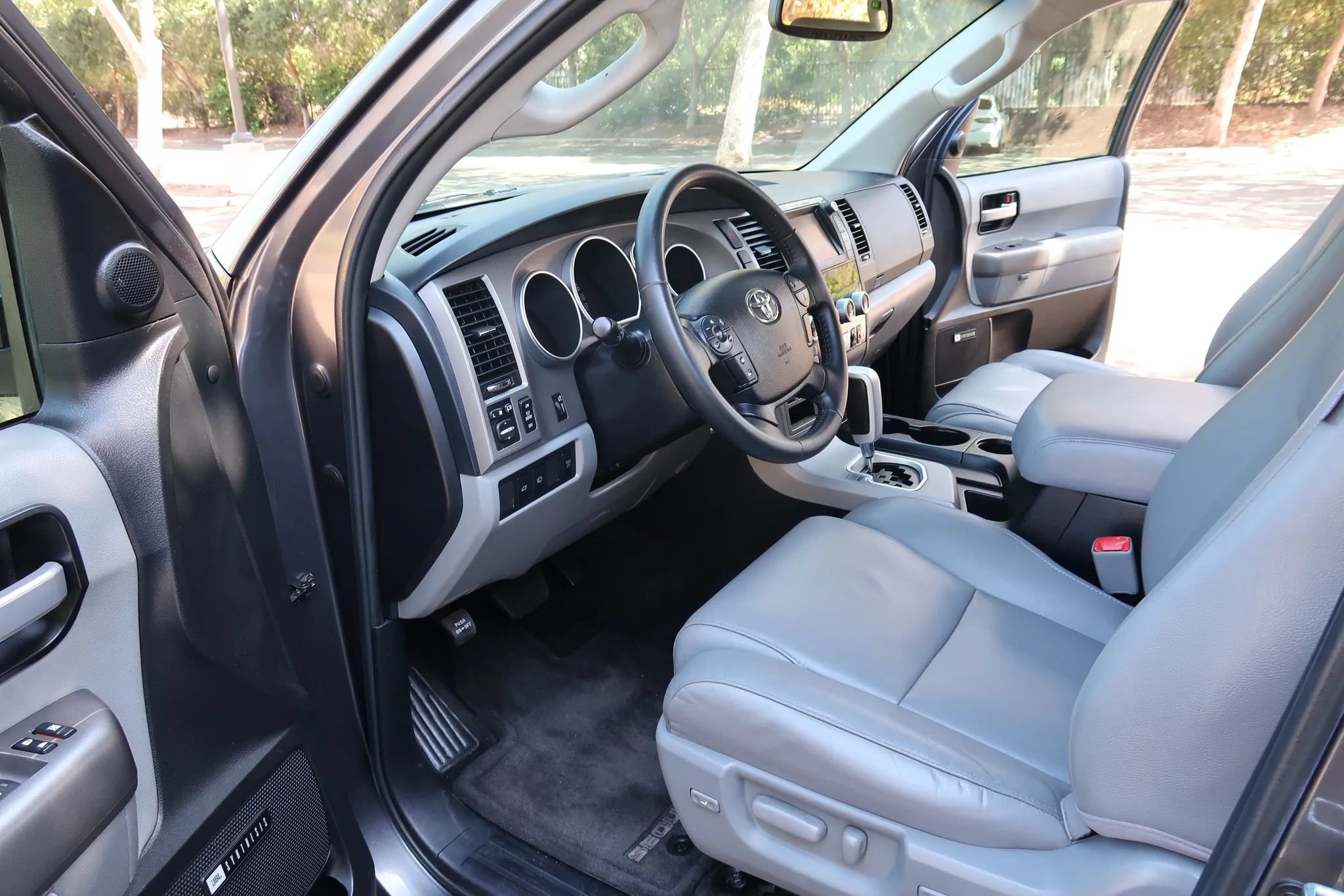 Used 2013 Toyota Sequoia Limited AWD/4WD image 16