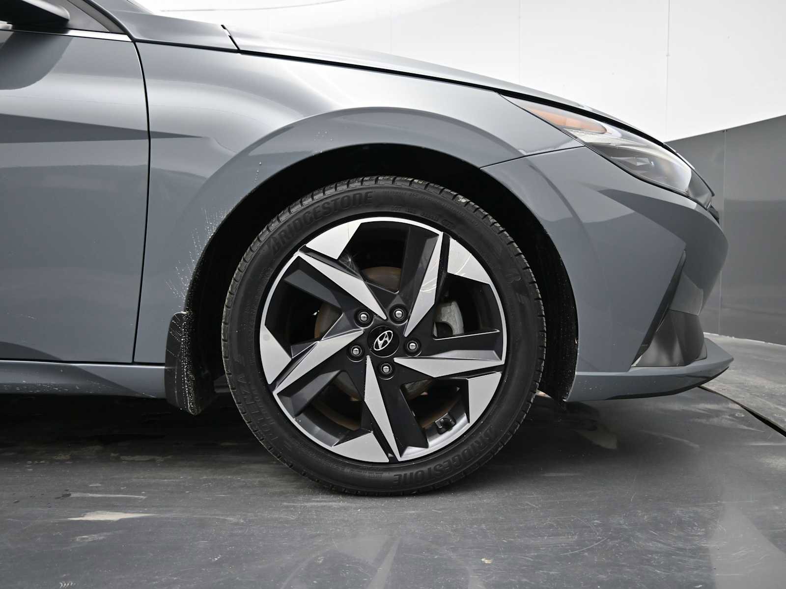 Used 2023 Hyundai Elantra Limited image 10