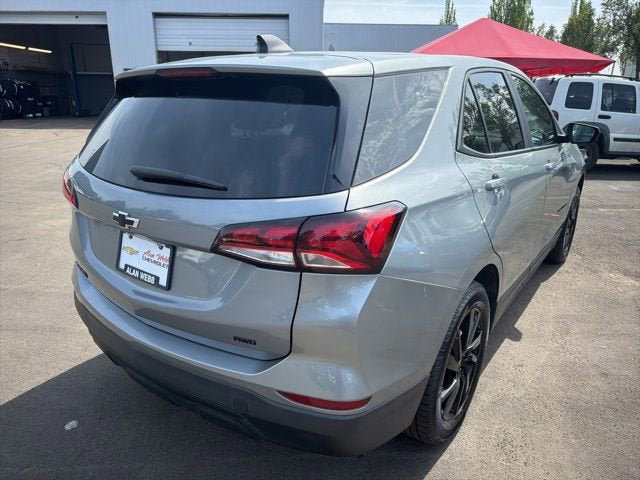 Used 2023 Chevrolet Equinox LS w/ LS Convenience Package AWD/4WD image 3