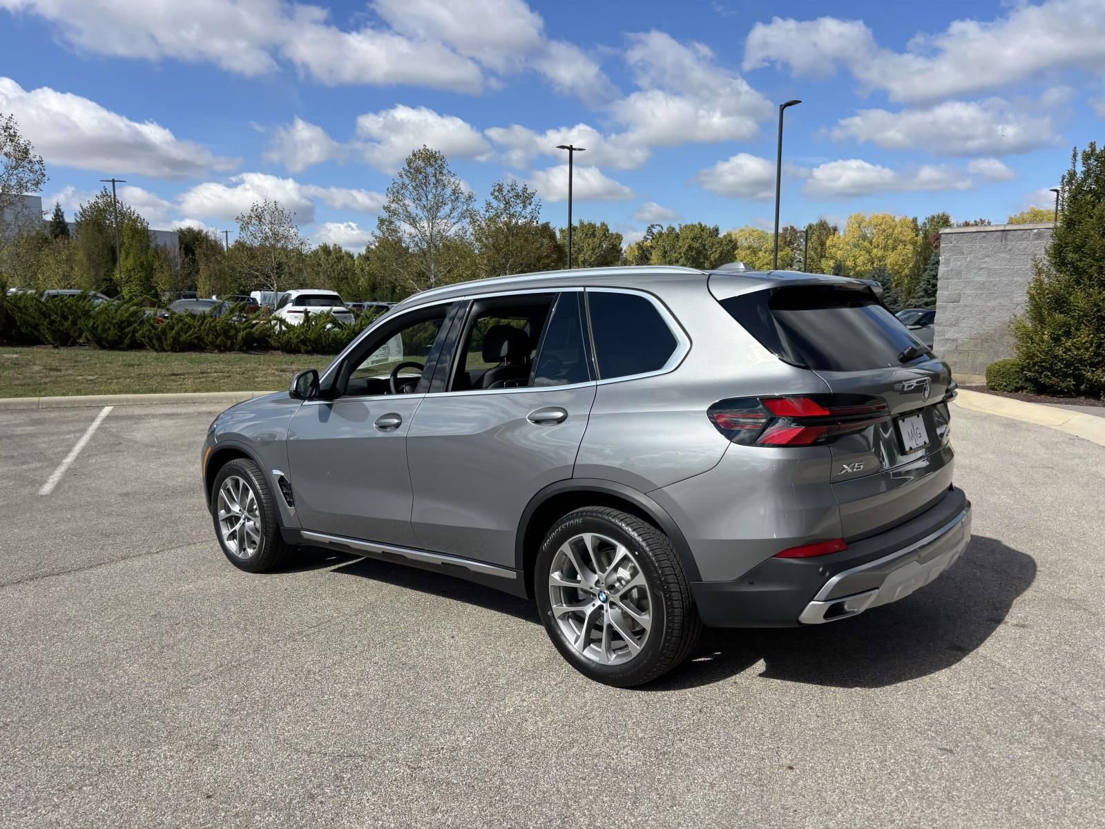 New 2026 BMW X5 xDrive40i w/ Climate Comfort Package image 5