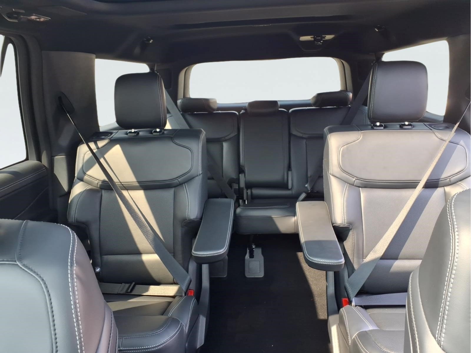 New 2027 Ford Expedition Max Platinum w/ Stealth Appearance Package AWD/4WD image 9