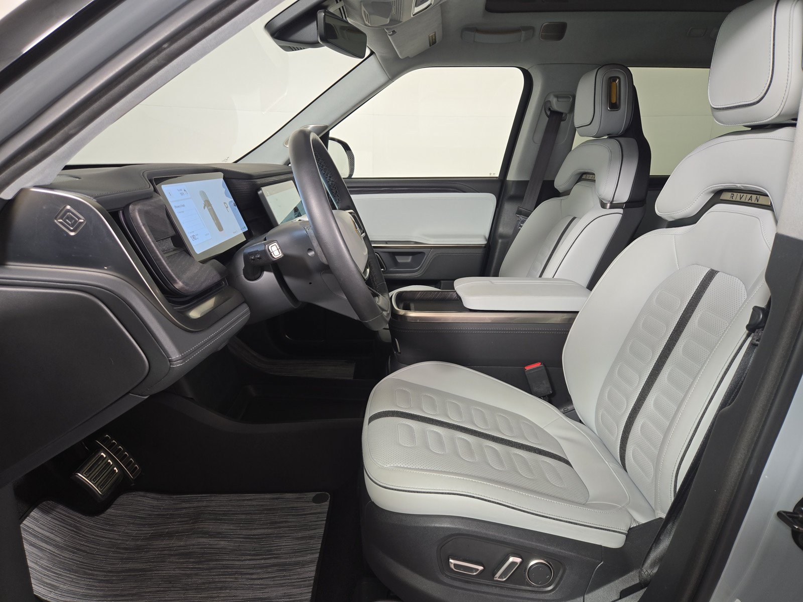 Used 2024 Rivian R1S Adventure AWD/4WD image 20