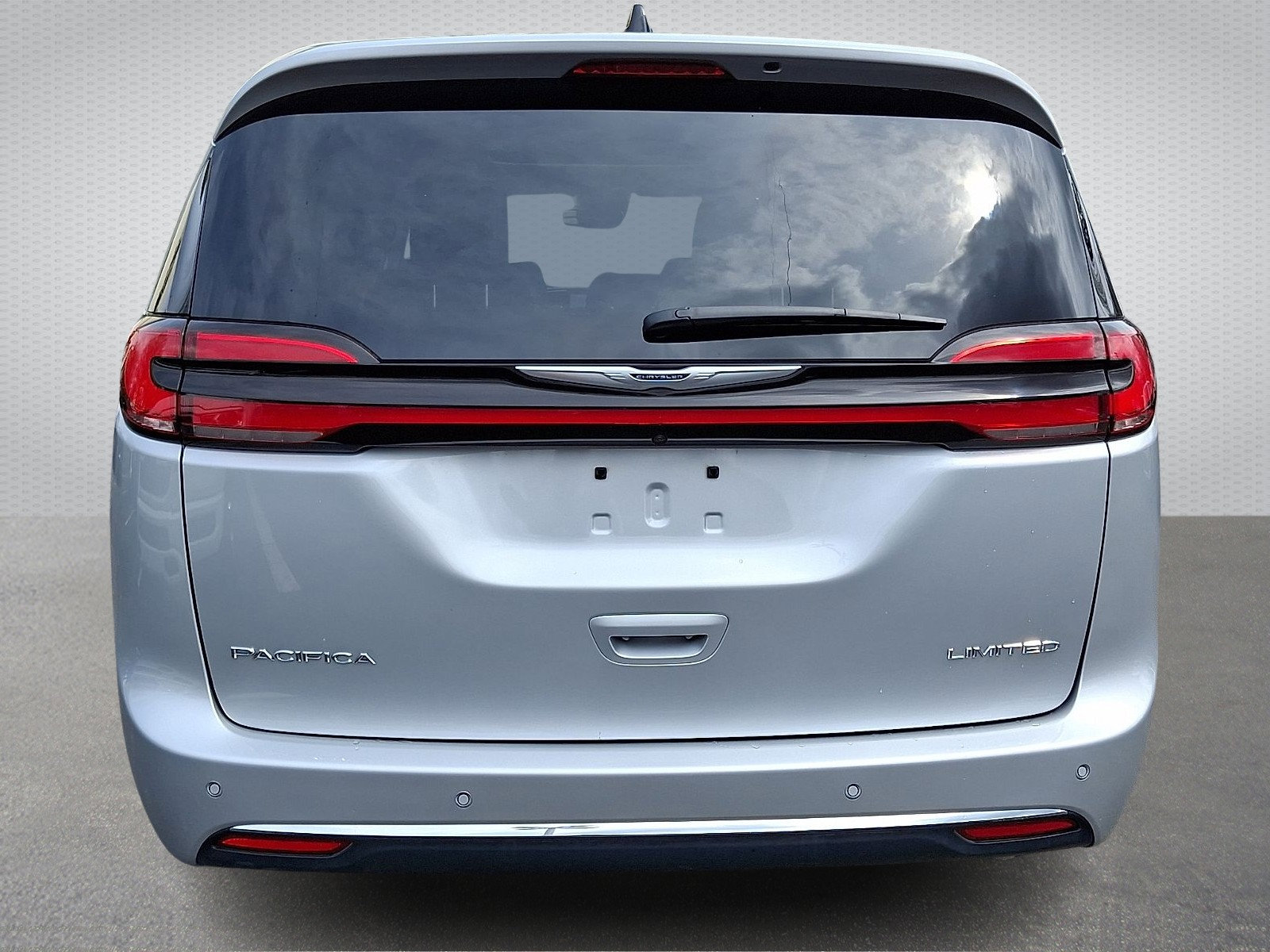 Used 2024 Chrysler Pacifica Limited image 5