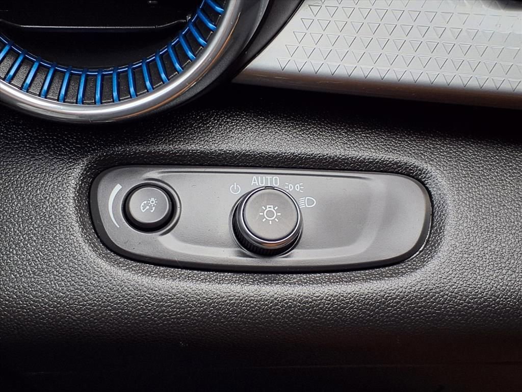 Used 2025 Chevrolet Trax LT image 21