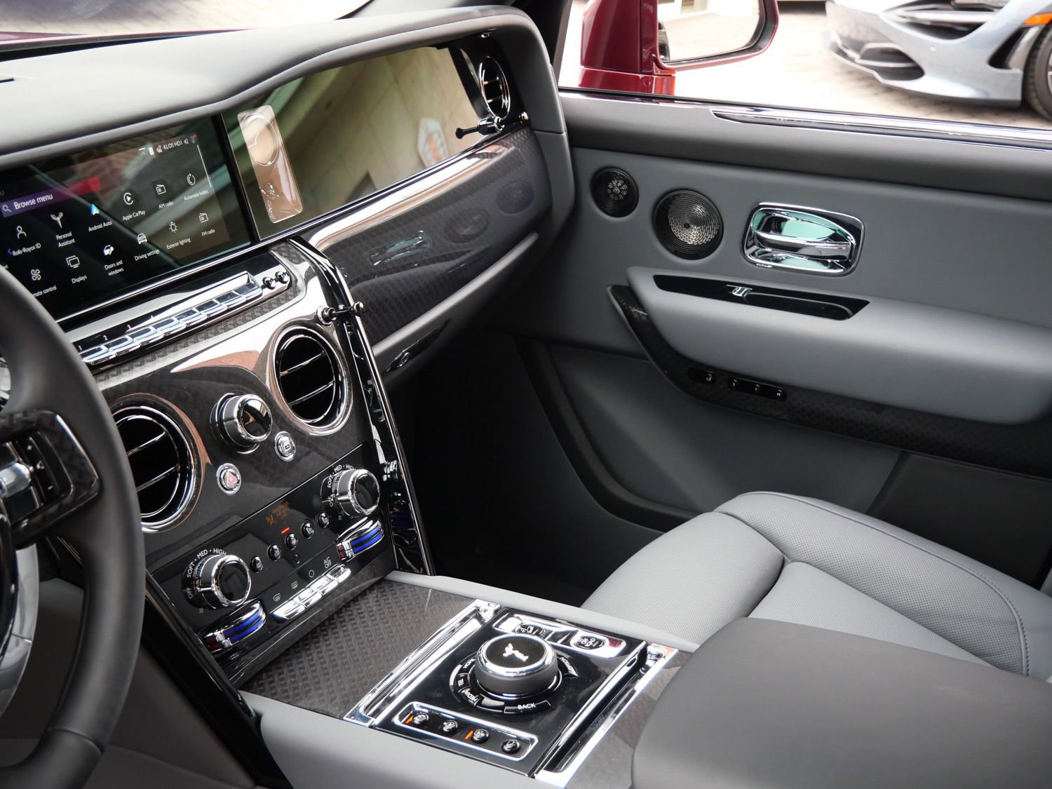 New 2025 Rolls-Royce Cullinan Black Badge image 26