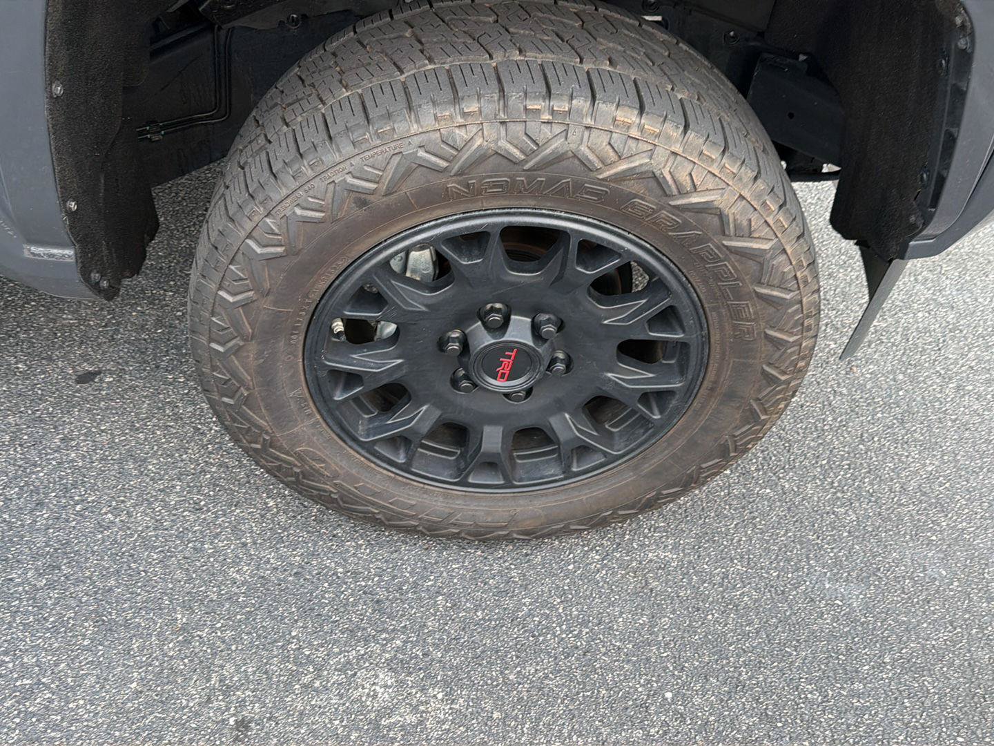 Certified 2025 Toyota Tacoma SR5 AWD/4WD image 38