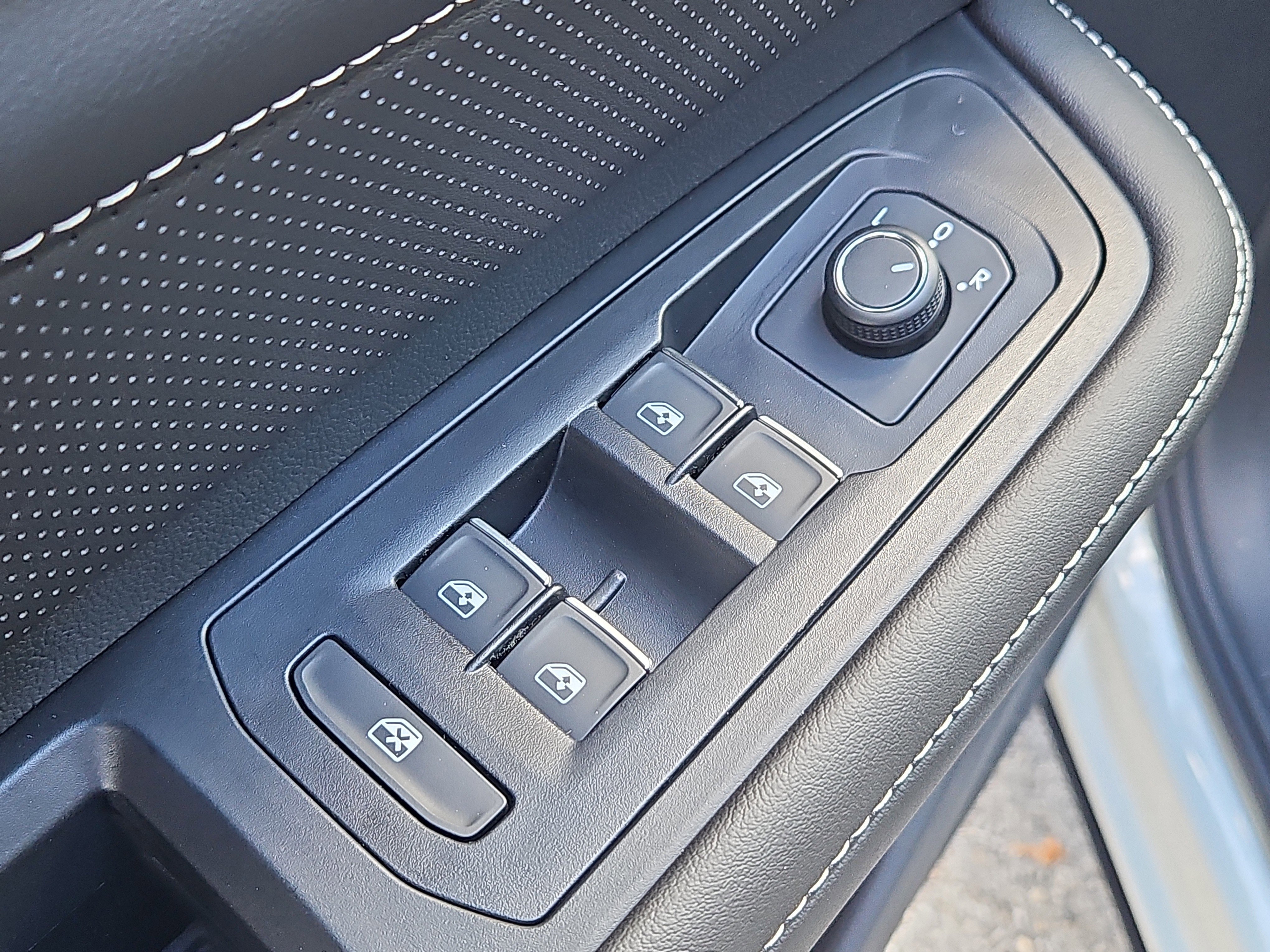 New 2026 Volkswagen Atlas SEL image 7