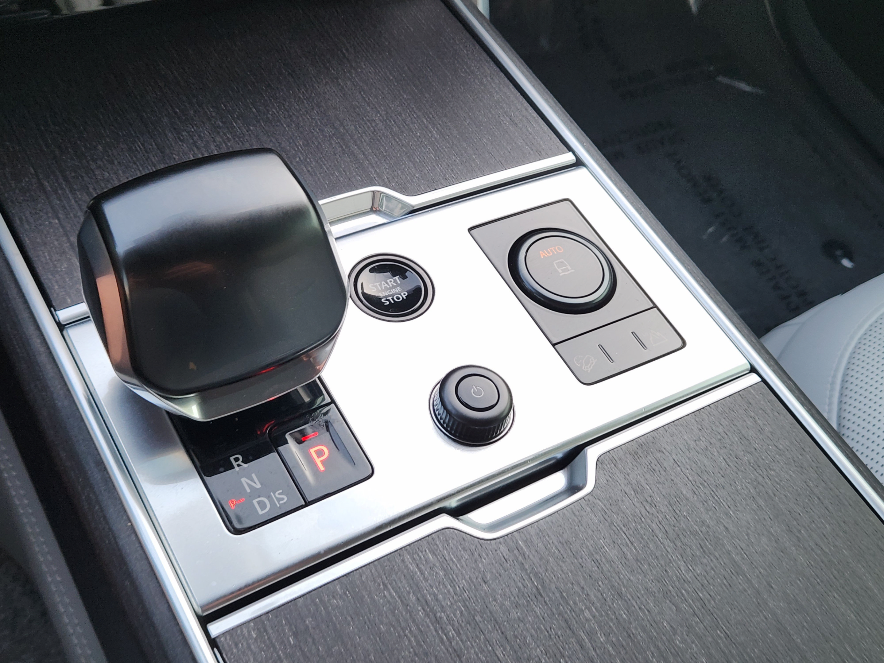 Certified 2023 Land Rover Range Rover SV AWD/4WD image 16