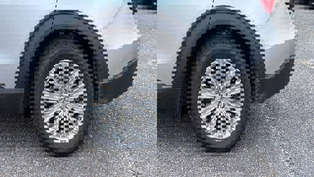 Used 2020 Ford Explorer Limited w/ Class III Trailer Tow Package image 9