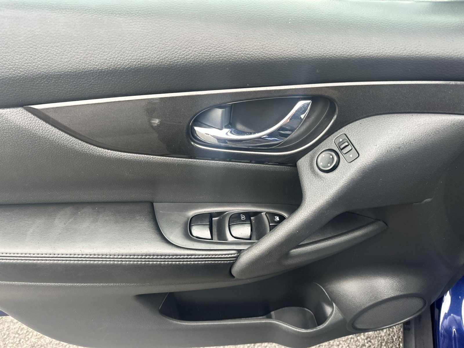 Used 2018 Nissan Rogue S AWD/4WD image 39