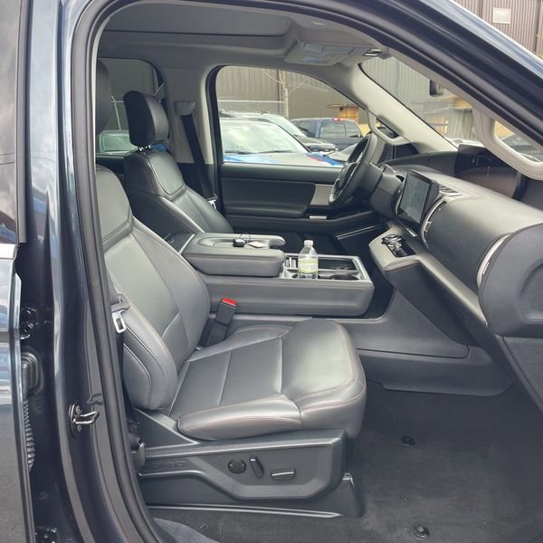 Used 2025 Ford Expedition Active AWD/4WD image 27