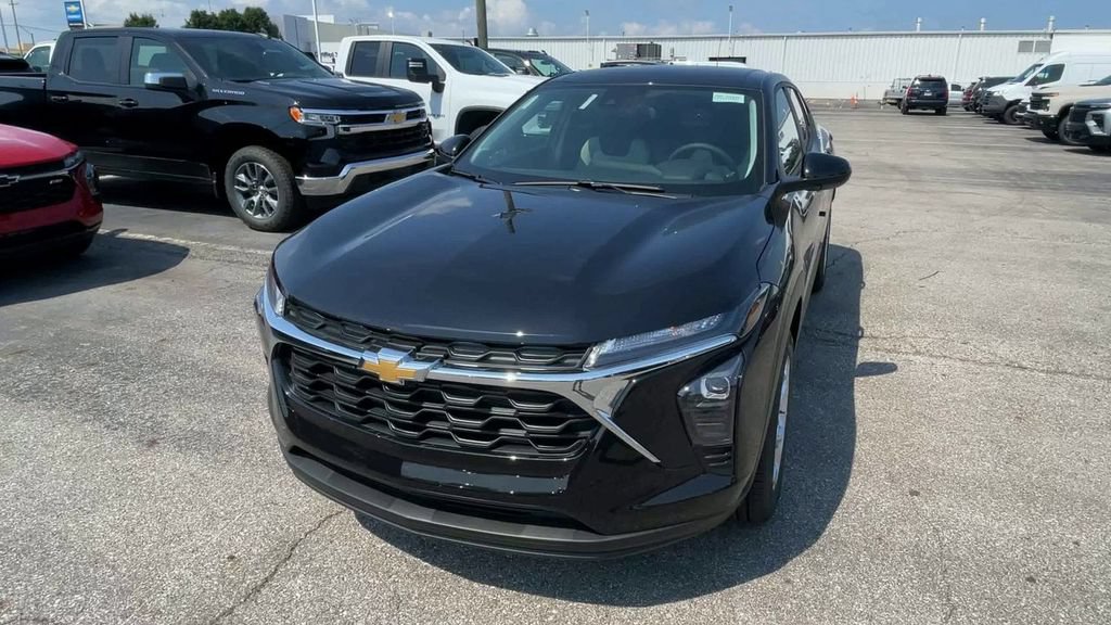New 2026 Chevrolet Trax LS w/ LS Convenience Package FWD image 5