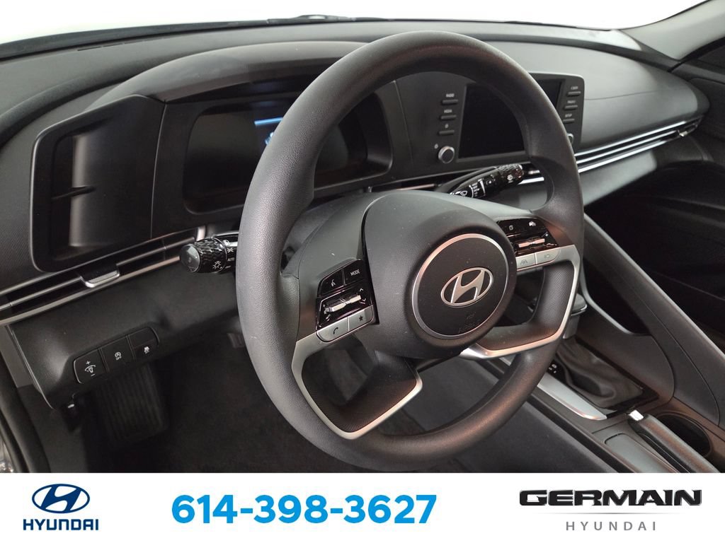 Used 2025 Hyundai Elantra SE FWD image 18