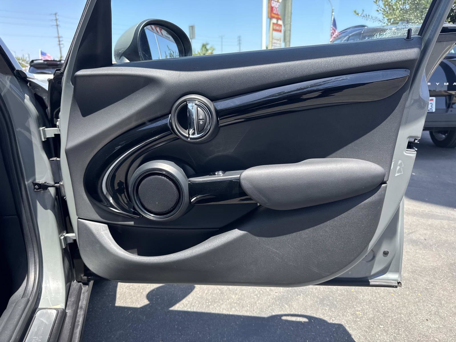 Used 2019 MINI Cooper S w/ Signature Upholstery Package FWD image 28