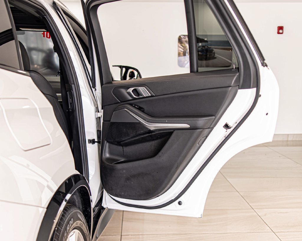 Used 2019 BMW X5 xDrive40i w/ Convenience Package AWD/4WD image 39